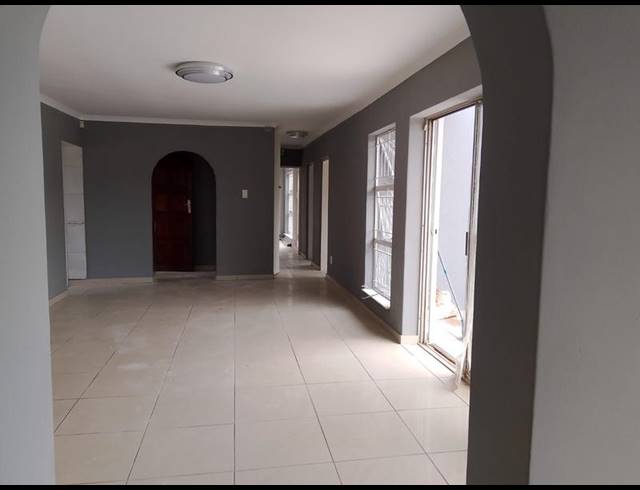 3 BEDROOM PROPERTY TO RENT IN MAYBERRY PARK